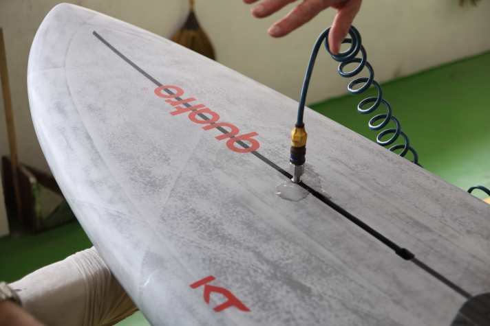 Are the mast track, plugs and fin boxes tight? The function test with compressed air shows it