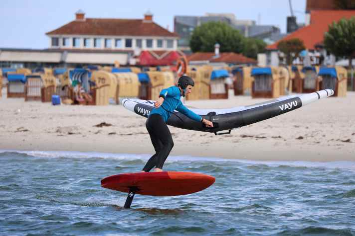 Stabile Anströmung und smoothe Turns bietet das Slingshot Ease Foil | Foto. Marius Gugg