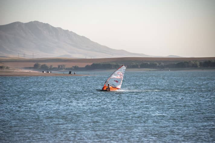 Slalom session in light winds