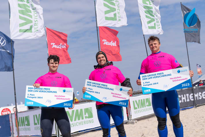 The winners of the first race were honoured with a special prize.