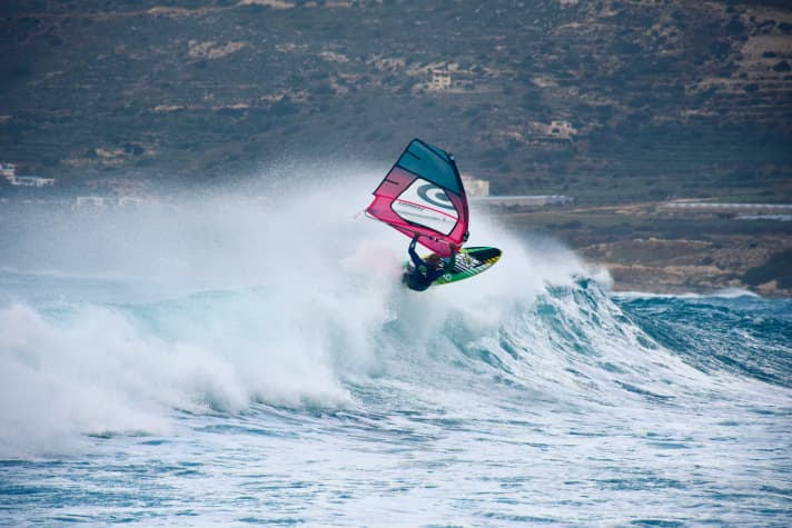 surf/mikhalis-farsaris_9d0085e596593d00bd06df9e9a450f1b