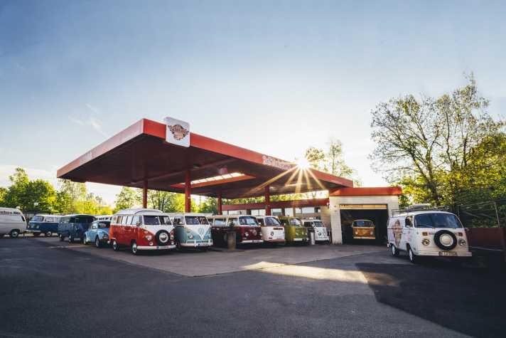 An der Bulli-Tanke in berlin-Marzahn werden etwa 15 Bullis vermietet und gewartet