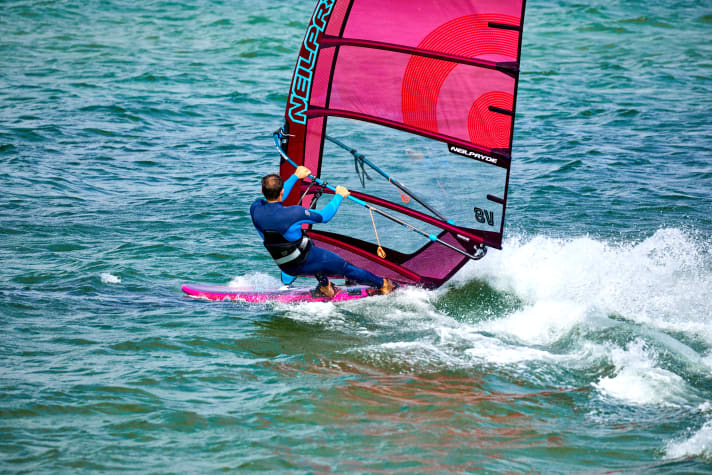 Schon mit kleinen Veränderungen bei Trimm und Fahrtechnik kann man Spinouts verhindern