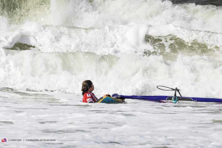surf/sy24-wv-womens-action-04863_b0022ce792e24d13febd4c2658baaddc