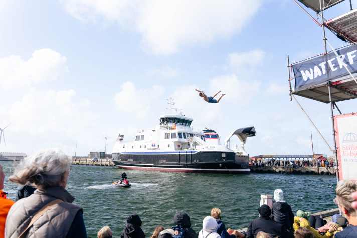 High-diving at the harbour is also part of the Waterz Festival – the rubber toy race fell victim to the storm