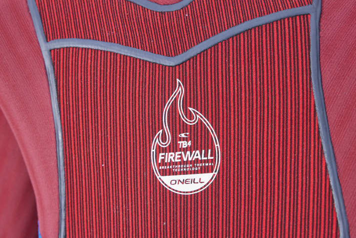 High-quality linings retain body heat as well as possible. Sealed or waterproof taped seams prevent cold water from penetrating