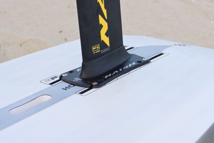 Ein 75er Mast ist beim Foil-Set Standard. Gegen geringen Aufpreis sind aber auch längere Masten erhältlich