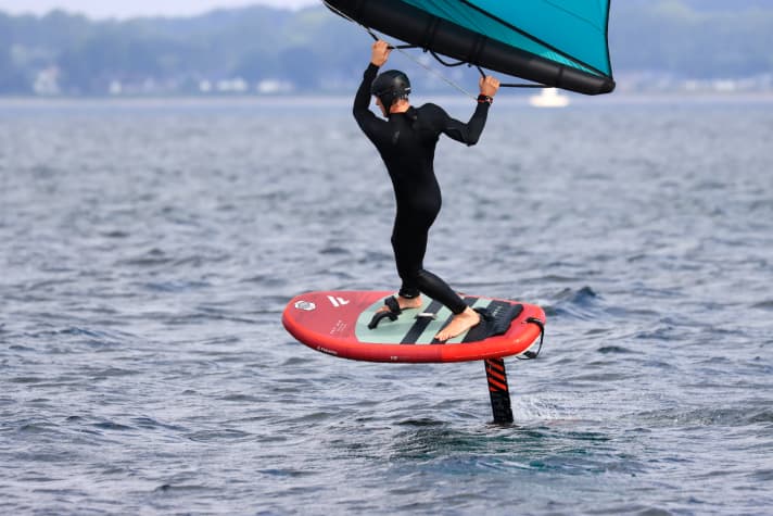 In the air you hardly notice any difference between the Fanatic Sky Air and fixed boards