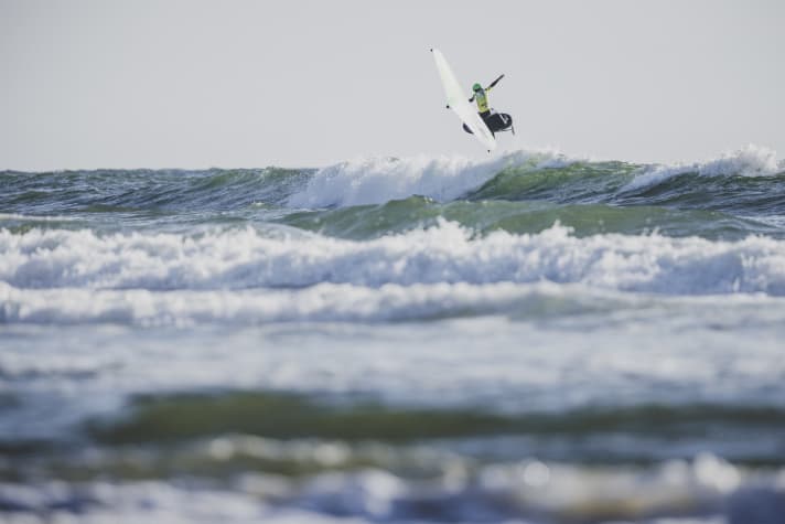 Surfing waves in a league of their own - Malo Guénolé