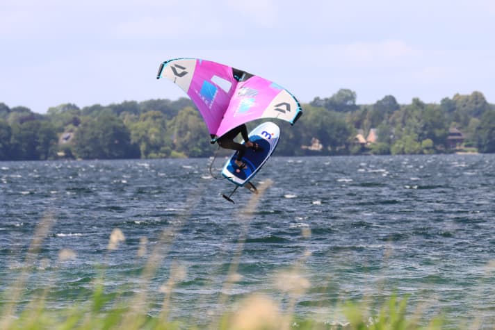 Zwar wirkt das Board etwas größer als es ist, Sprünge und erste Tricks sind aber trotzdem problemlos möglich