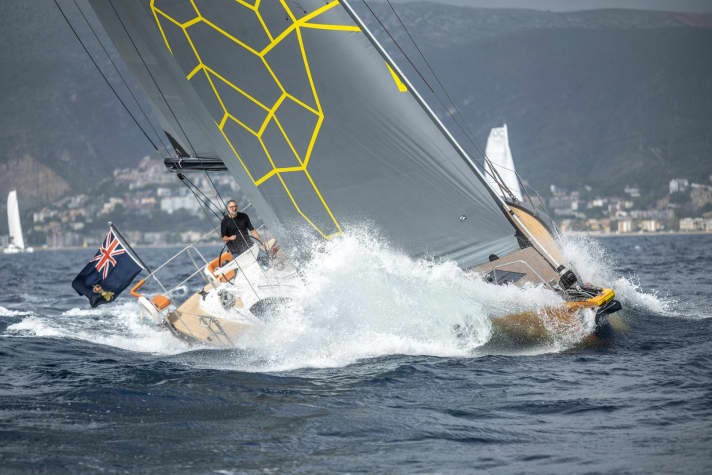 Die Oyster 495 vor Port Ginesta