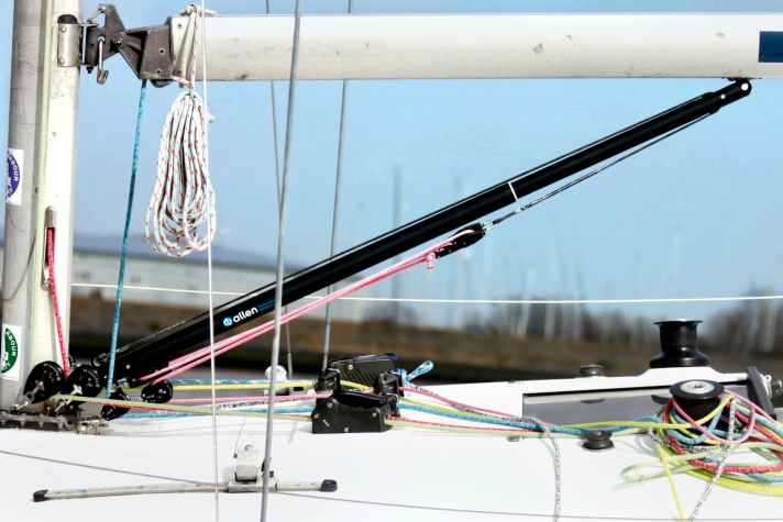Le Vang King est doté d'une voile à roulement plat de 37,8 mm, minutieusement conçue pour résister aux rigueurs des bateaux jusqu'à 26 pieds.