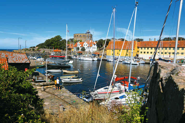 Der idyllische Hafen der dänischen Erbseninsel Christiansø wird umfangreich saniert.