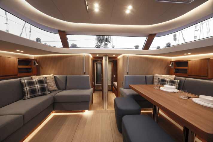 Des courbes douces, une esthétique discrète. Le design intérieur est signé Wetzels Brown.