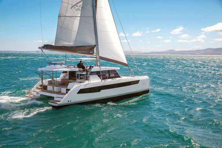 Lunghezza 12,67 m; larghezza 7,04 m; peso 12,5 tonnellate; a partire da 641.400 euro.