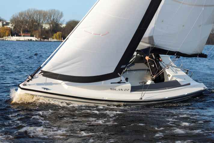 Milan 22: Hull length 6.60 m; width 2.30 m; weight 800 kg; from 27,800 euros.