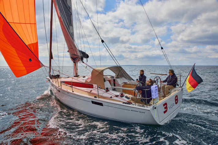 Dehler 38 SQ : longueur 11,30 m ; largeur 3,75 m ; poids 7,5 t ; à partir de 281 900 euros.