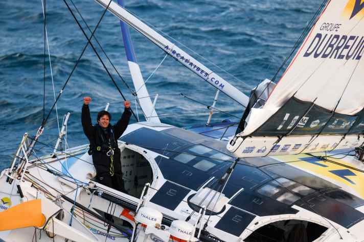 Vor der Vendée Globe stand Sébastien Simon nicht auf der Favoritenliste. Am Ende landete er auf Platz drei und brach einen 24-Stunden-Rekord.