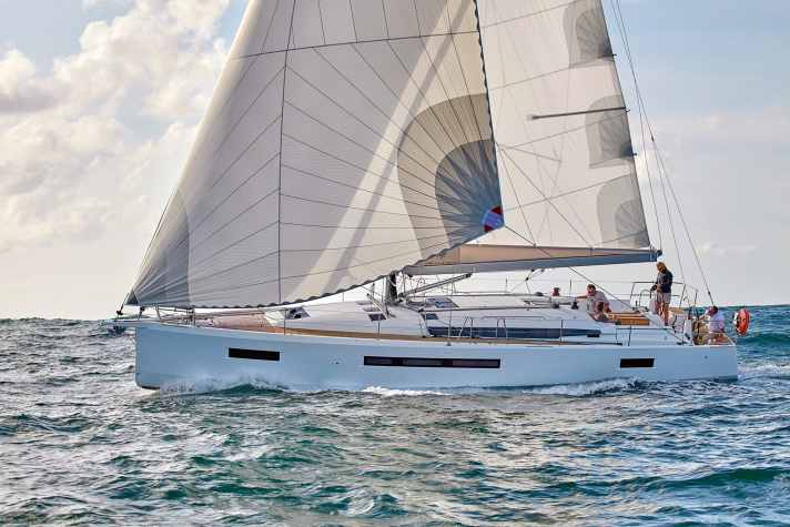 Sun Odyssey 490: length 14.00 m; width 4.49 m; weight 11.3 tonnes; 428,920 euros.