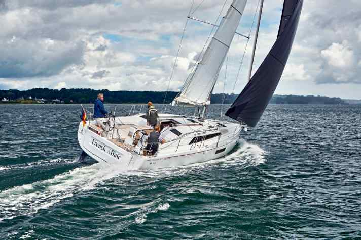 Rumpflänge 10,99 m; Breite 3,92 m; Gewicht 6,9 t; ab 234.109 Euro.