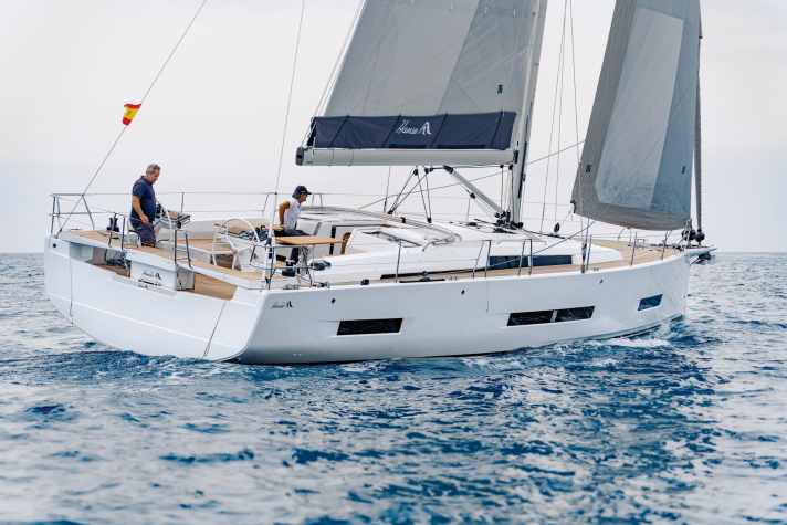Hanse 510 : longueur 15,25 m ; largeur 4,91 m ; poids 16,5 t ; à partir de 562 750 euros