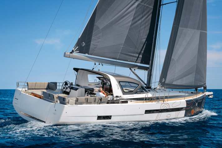 Jeanneau Yachts 55: length 16.15 m; width 4.99 m; weight 18.5 tonnes; from 854,540 euros.