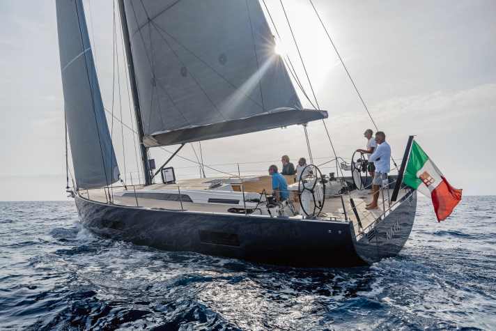 ​Solaris 50: Länge 15,50 m; Breite 4,78 m;  Gewicht 15,9 t; ab 843.700 Euro.