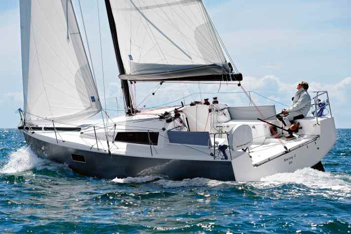 Pogo 30: lunghezza scafo 9,14 m; larghezza 3,70 m; peso 2,8 tonnellate; da 165.700 euro.