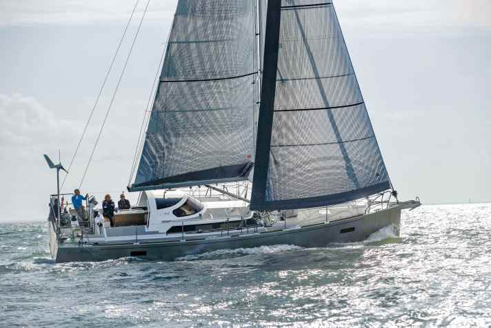 Boréal 47.2 : longueur 14,36 m ; largeur 4,39 m ; poids 13,7 t ; 1.011.100 euros.