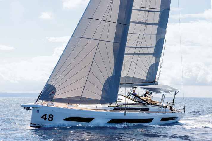 Dufour 48: Länge 14,32 m; Breite 4,85 m;Gewicht 13,9 t; ab 422.450 Euro / Foto: Dufour Yachts / J.-M. Liot