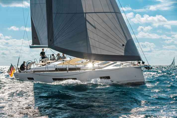 Hanse 460 : longueur 13,87 m ; largeur 4,79 m ; poids 12,6 t ; à partir de 391.510 euros / Photo : EYOTY / A. Lindlahr