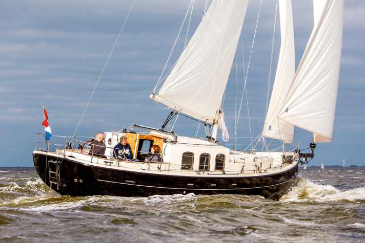 Length 13.10 m; width 4.12 m; weight 13.0 t; from 452,200 euros.