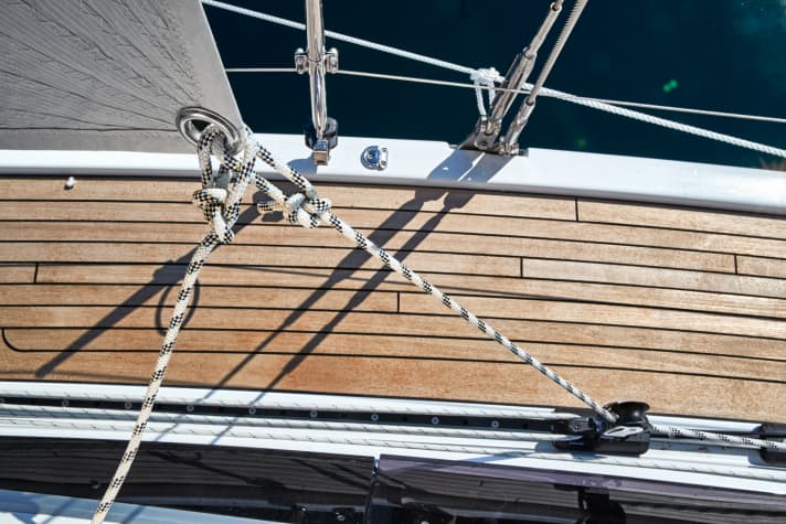 Two sheets with two bowlines