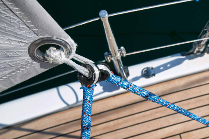 Sheets with splice and aluminium thimbles plus rope shackle