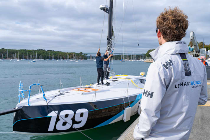 Hier wird der neue Mast gestellt | 