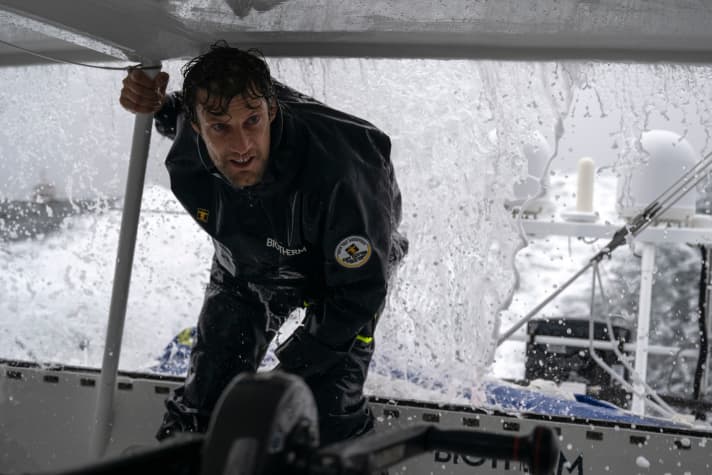 "Biotherm" n'offre pas de hauteur sous le pont à son skipper