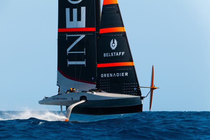 Aussi anguleux que le cybertruck de Tesla : le bateau d'essai Leq de l'équipe de Fischer n'a pas grand-chose à voir avec le nouvel AC75.