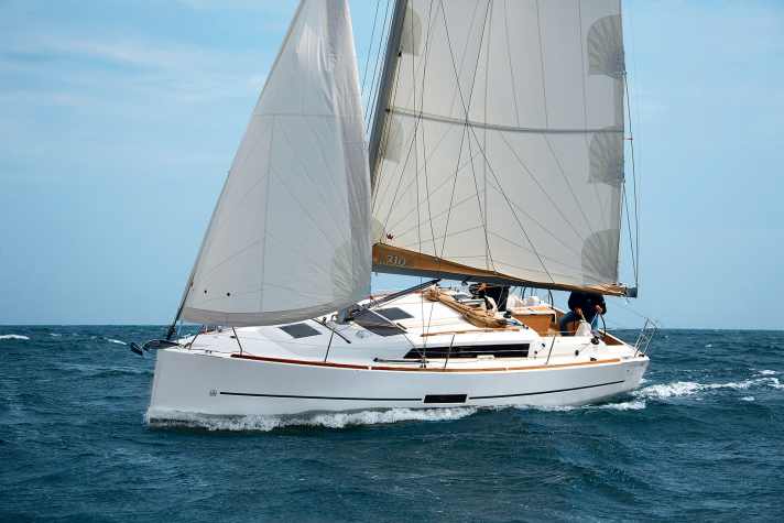 Lüa: 9,35 m; Breite: 3,31 m; Gewicht: 4,9 t.