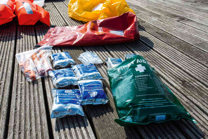 In der Rettungsinsel: Michael Rinck, Marc Bielefeld, Rike Sattler,