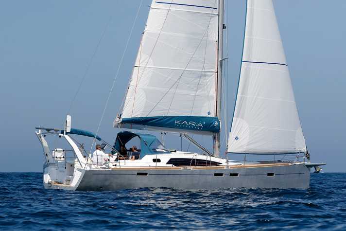 Hull length: 14.60 m; waterline length: 13.70 m; width: 4.43 m; draught: 1.06/2.90 m; weight (with integral centreboard): 12,6 t.