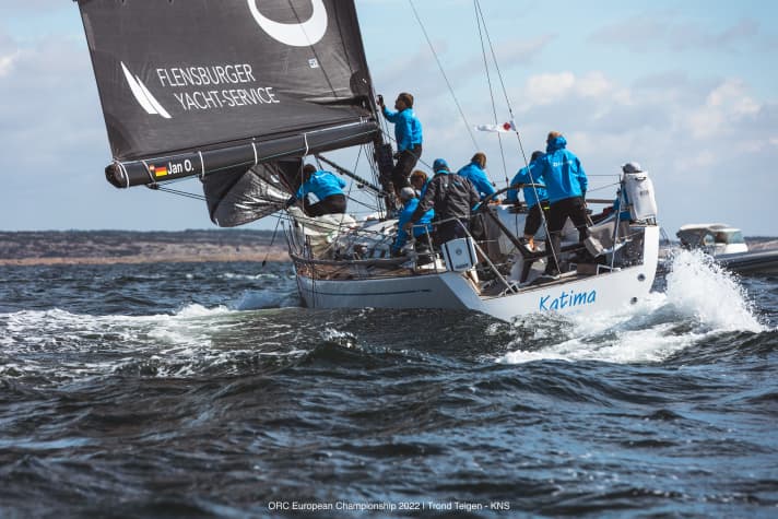Jan Opländers Crew auf der Swan 45 "Katima" gelang zum EM-Auftakt ein Sieg: Das Team gewann die Mittelstrecke in Klasse A nach berechneter Zeit