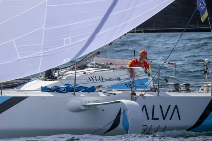 Jörg Riechers sur son Figaro "Alva Yachts". Le professionnel de la voile hambourgeois avait réussi un coup lors de la première étape en se classant quatrième. Lors de la deuxième étape, il lutte actuellement pour son retour.