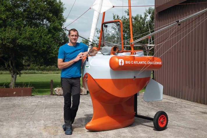 Die konkav geformte Kielvorderkante soll den Speed erhöhen, Outrigger für den optimalen Trimm des Bootes sorgen