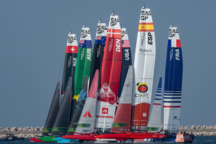 The F50 catamarans are off! The starts are often of crucial importance in SailGP regattas and are always full of adrenalin