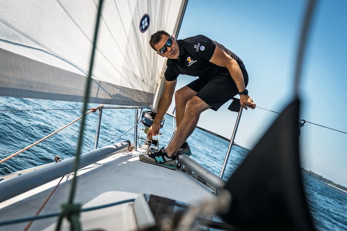 Foresail workplace. Two spars are used here to rig the headsails - but also as an emergency rig in the event of a mast breakage