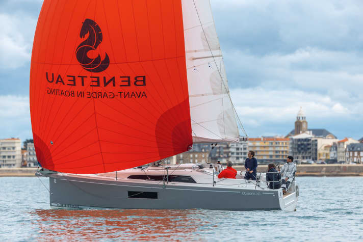 28-foot compact cruiser