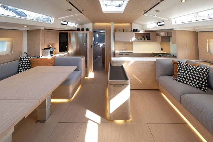 Oceanis Yacht 60