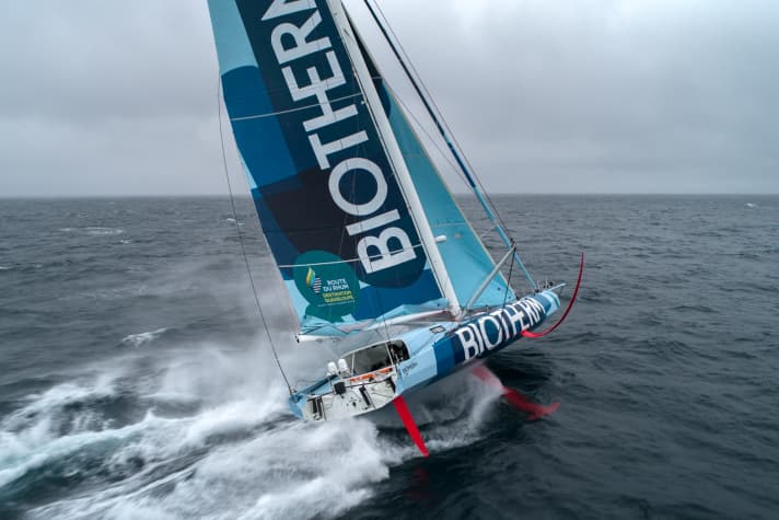 Mit Paul Meilhats “Biotherm” bestreitet Sam Davies Etappe drei im Ocean Race