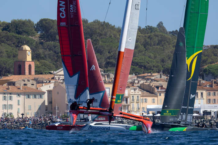 Le spectacle SailGP s'est déroulé juste devant les rives de Saint-Tropez, bondées de spectateurs.