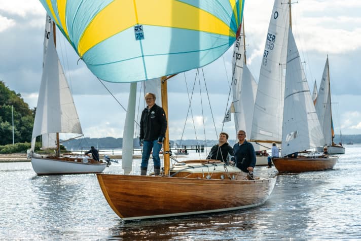 Entspannte Stimmung an Land und auf dem Wasser in Flensburg